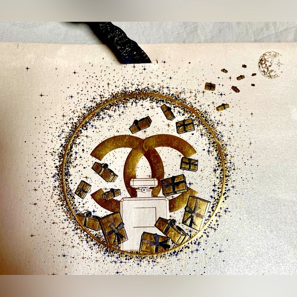 CHANEL Limited Edition Novelty foldable Gift bag/box off white/cream size9x6 NEW - Picture 9 of 10